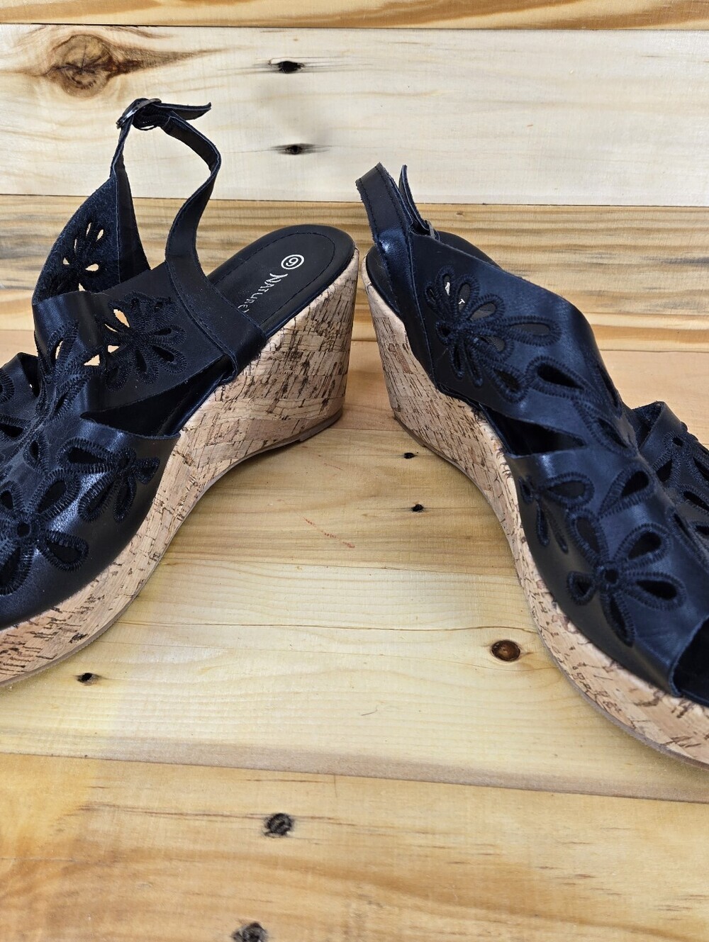Nature Breeze Women’s Black Wedge Flower Pattern Shoes size 9 NWOT Nature breeze - Picture 4 of 9